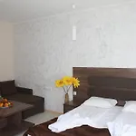 Sun Gate Apartmanhotel 3*